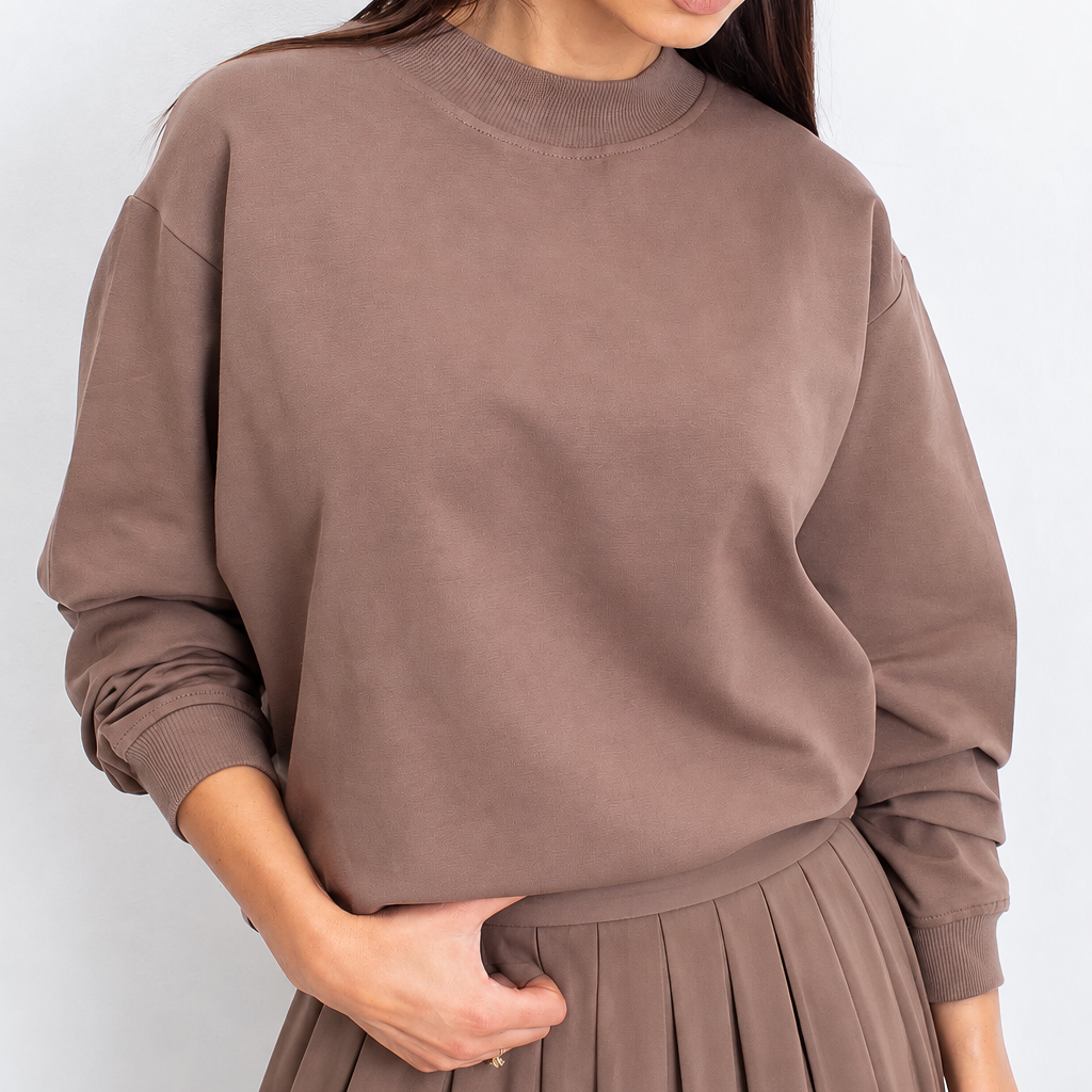 Long-sleeved sweatshirt with a stand collar