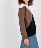 Three-colour sweatshirt with a round neckline