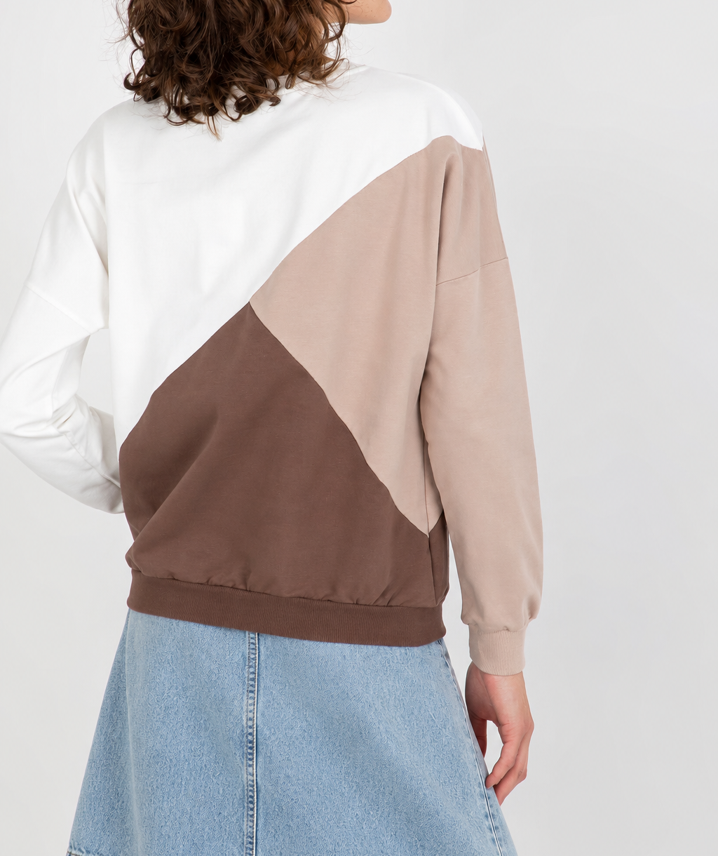 Three-colour sweatshirt with a round neckline